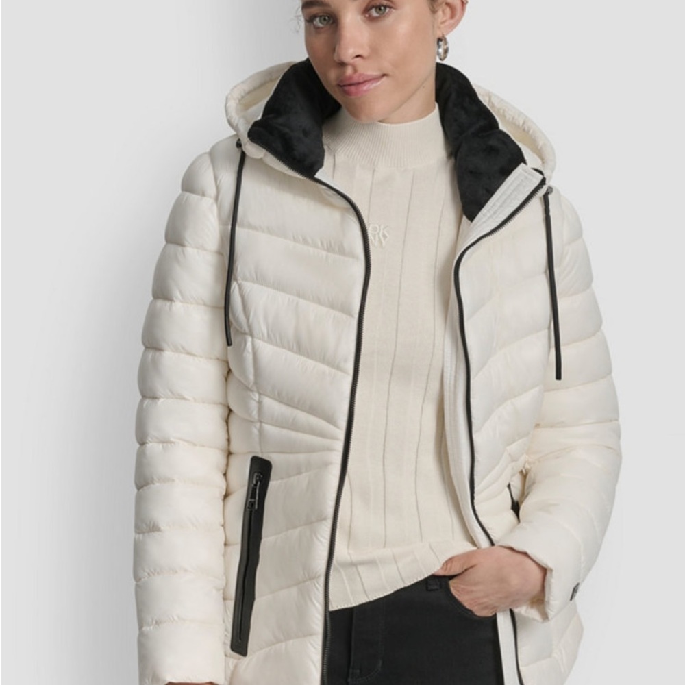 🎆 DKNY PUFFER IN PEARL WHITE